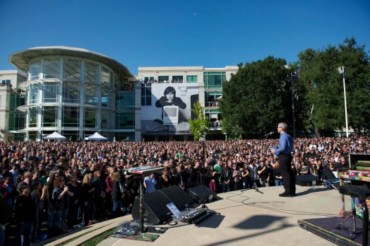 Apple Posts Steve Jobs Memorial Video