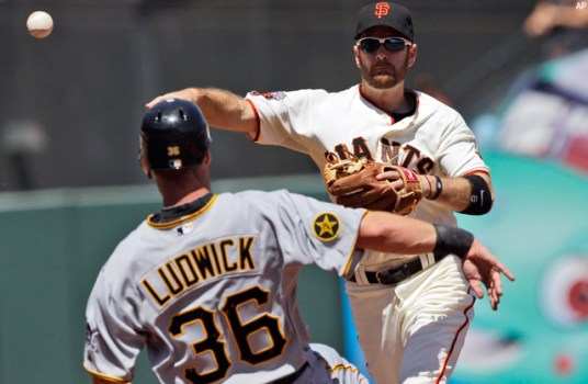 Giants Lose 9-2, Drop Series to Pirates