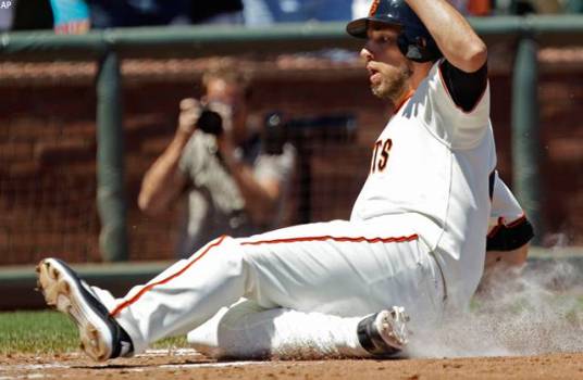 Bumgarner, Giants beat Brewers 2-1