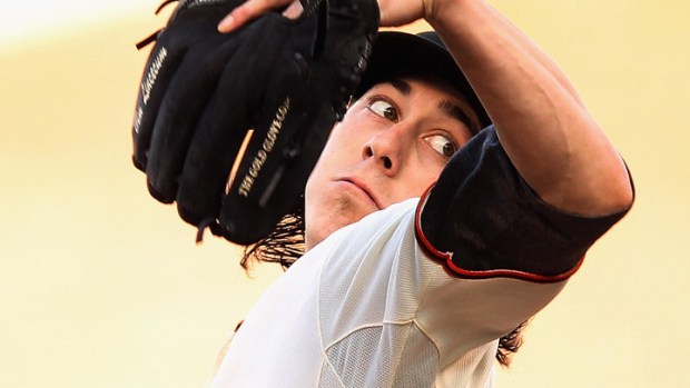 Giants Take Padres 2-1