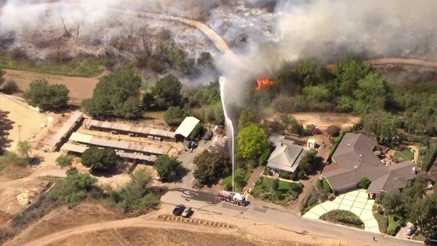 [LA] Raw Video: Brush Fire Breaks Out in Fullerton