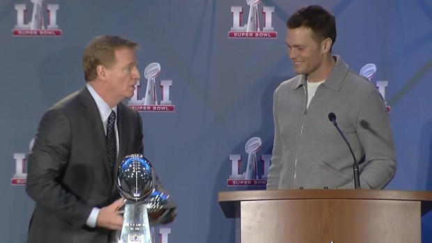 Tom Brady Had A Concussion Last Season, Gisele Bundchen Reveals On CBS