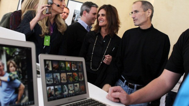 Apple Gets Laptops Ready for iPhone Screens