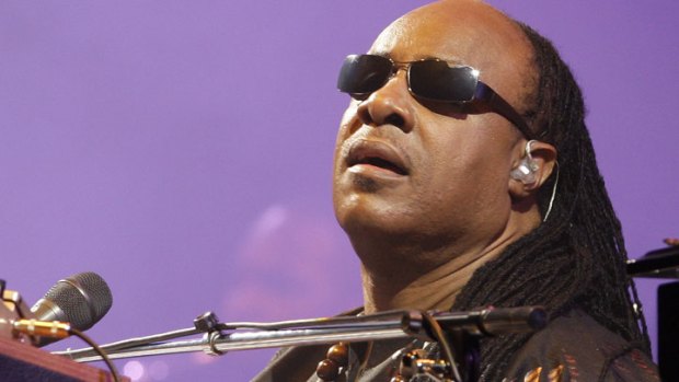 Stevie Wonder Sings Steve Jobs Praises