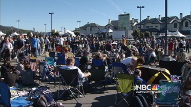 Fans Flock to Mavericks Surf Competition