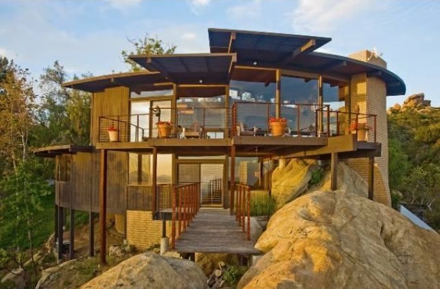 Sweet Home: Live Luxuriously on a Rock Formation