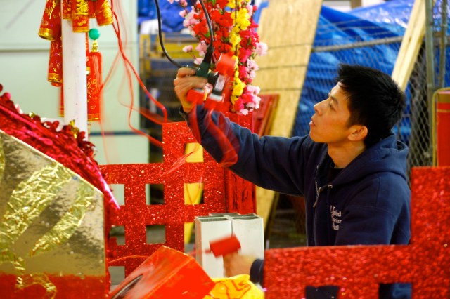 PHOTOS: Gearing Up for Chinese New Year Parade