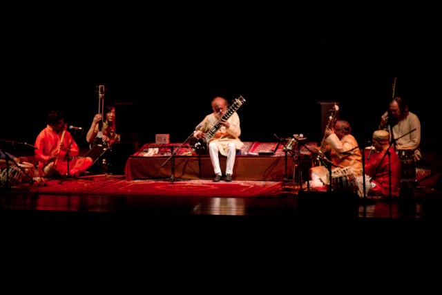 Ravi Shankar Adds His Sitar to SF Symphony