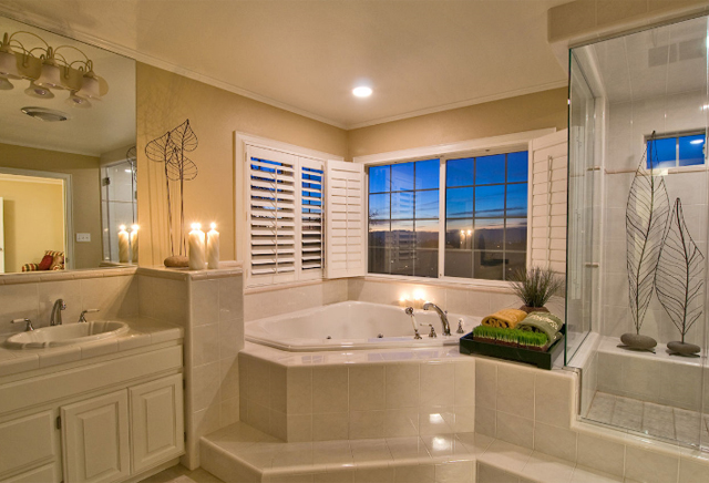 Charles Schulz's Peanut Gallery Hits the Market
