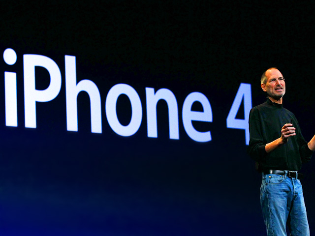 Photos: Jobs Introduces Apple's iPhone 4
