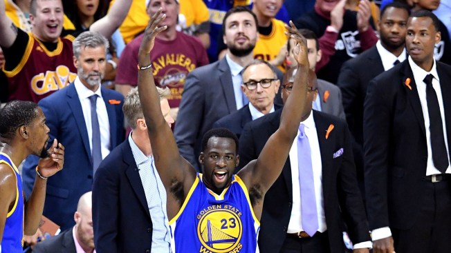 Green stays in Game 4 after technical foul fiasco