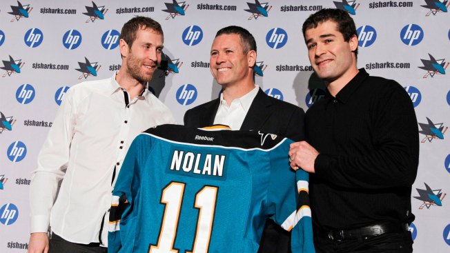 Thornton staying with Sharks with one-year deal