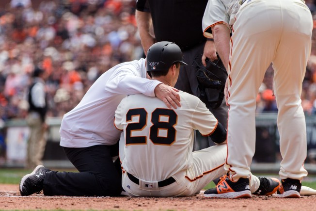 Posey beaned, D-Backs lose sloppy game in Giants home opener