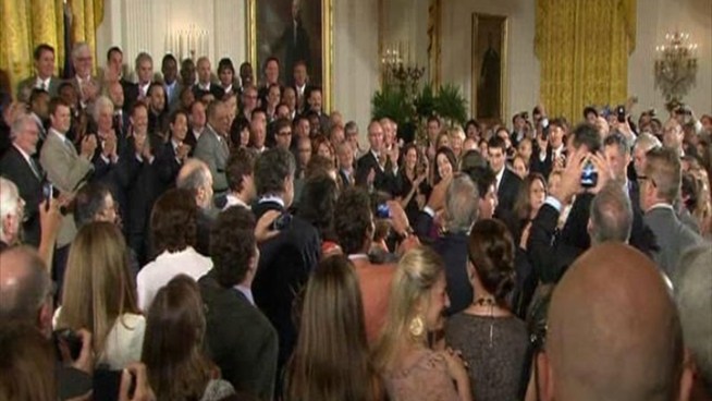 http://media.nbcbayarea.com/images/KNTV_RAW_VIDEO_Giants_at_the_White_072511_10_mezzn_722x406_2069529849.jpg