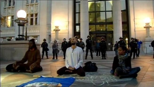 Oakland police moved in on Occupy Oakland protesters early Monday morning, but protesters say the tents won't be gone for long. Jodi Hernandez reports.