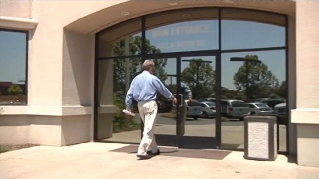 Republican presidential hopeful Mitt Romney made a surprise visit to Solyndra headquarters in Fremont Thursday.