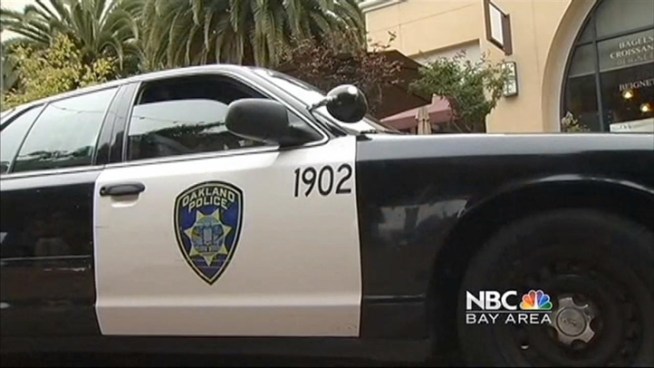 Wednesday morning, about a dozen of Oaklands finest met with the Federales at the Eastern Substation, shaking hands and exchanging names before hopping into two patrol cars for a ride-along to the Fruitvale neighborhood.The Federales say theyre trying to learn mainly how Oakland police communicate and what kind of technology they use.