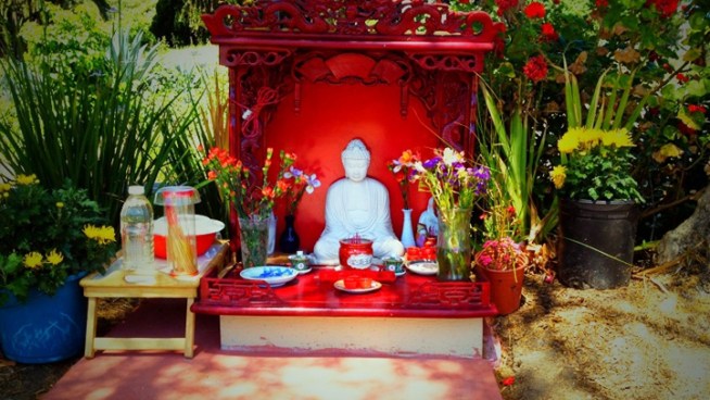 Several weeks ago, someone installed a wooden structure around a Buddha statue in Oakland, with a concrete slab for people to pray. Soon after, the city got a complaint about the display. Joe Rosato Jr reports.