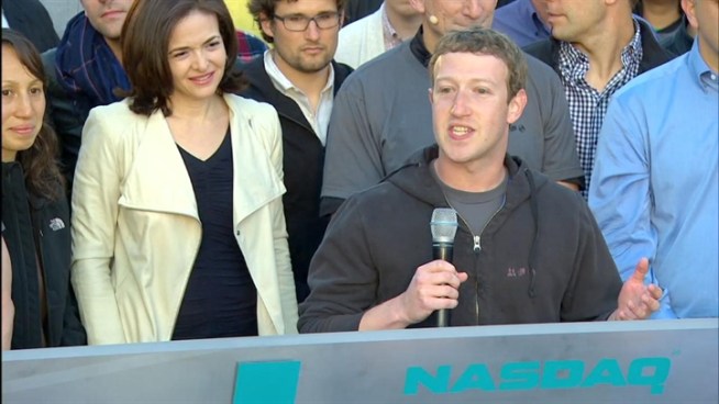 After much anticipation, Facebook's share price started selling at $42.05 on Friday at the NASDAQ in New York.