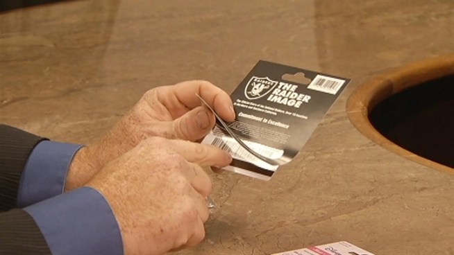 Now the shopping days before Christmas are dwindling, people are buying more and more gifts cards. Marianne Favro reports on what to watch out for so that the person you are giving the card to gets their stuff.