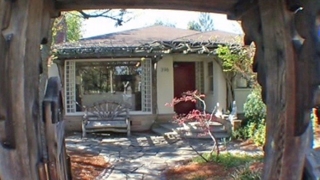 Stephanie Chuang reports on a very hot real estate market here in the Bay Area that has multiple offers above the asking price becoming the new norm.