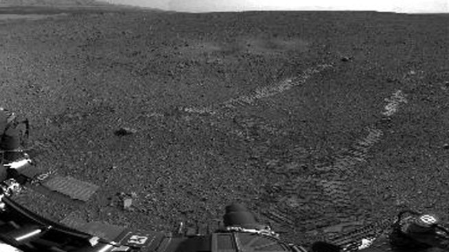The Mars rover Curiosity  took its first spin on Mars the same day Gov. Jerry Brown visited the Jet Propulsion Laboratory in La Cañada Flintridge with words of encouragement. Conan Nolan reports from Pasadena for the NBC4 News at 6 p.m. on Aug. 22, 2012.
