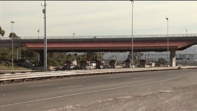 Because of budget woes, there hasn't been a toll taker in lane 4 at the Dumbarton Bridge since Jan. 1. That causes huge backups during the morning commute. Agencies are trying to come up with a plan to fix it. Bob Redell reports.