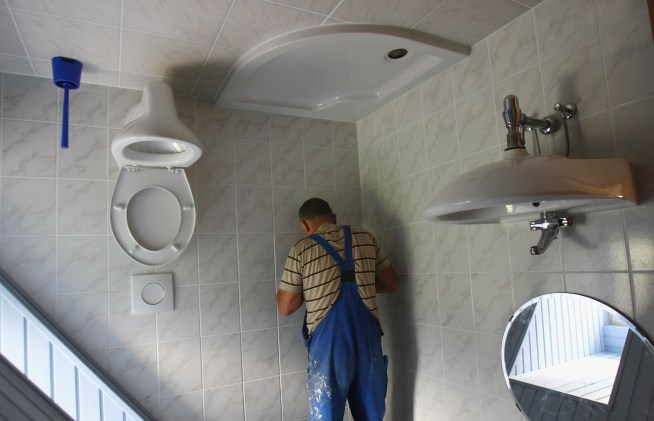 Unlicensed Plumbers Push Porcelain Con