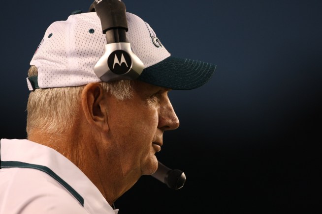 Eagles' Johnson Dies After Battle With Cancer