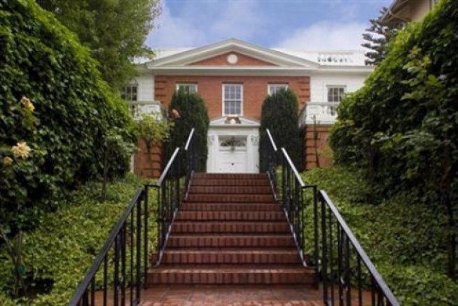 On the Market: Colonial Fortress in Russian Hill