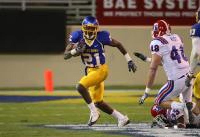 San Jose State's resurgence as a football power is benefiting local business. NBC Bay Area's Damien Trujillo reports from downtown San Jose.