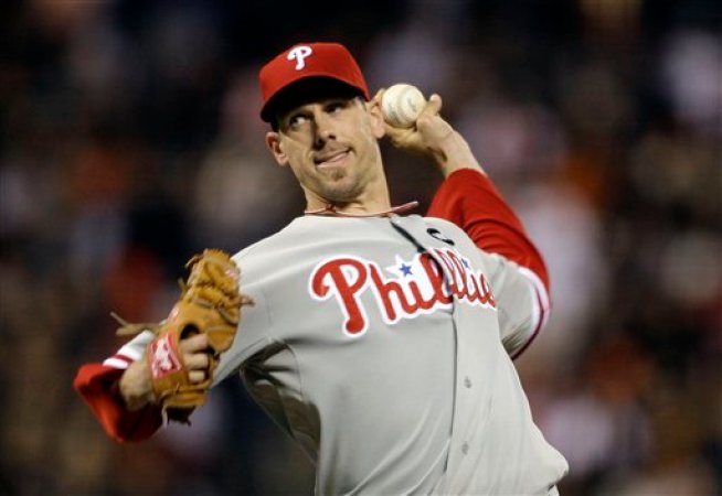 Lee Cuts Down Giants in Phillies Debut