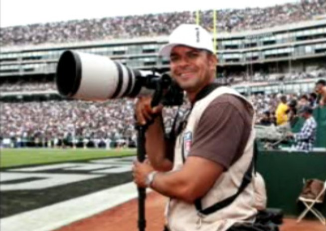 He used to wear a gun on his hip, but Tony Medina ended up replacing the gun with a camera. NBC Bay Area's Damian Trujillo reports on a cop-turned-sports-photographer.