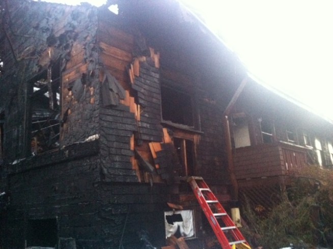 Five people including one in a wheelchair escaped a Wednesday morning Berkeley fire on Benvenue Avenue.  Christie Smith reports.