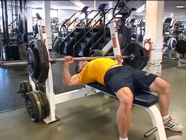 Sailor shatters Powerlifting record after training in tough, dangerous, restricted conditions