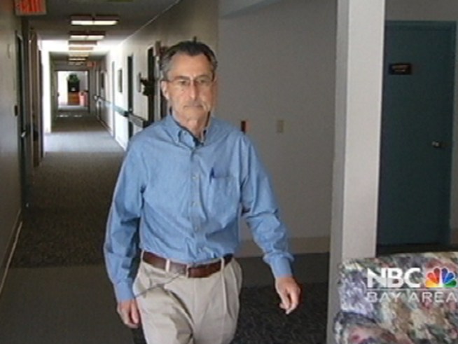 An estimated 800,000 individuals with Alzheimer's (or one in seven) live alone.