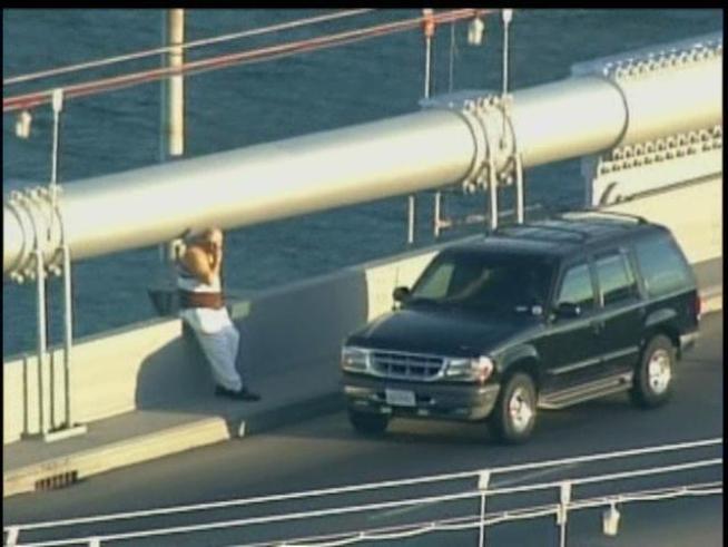A man claiming to have a bomb shut down traffic entirely on the Bay Bridge Thursday morning.