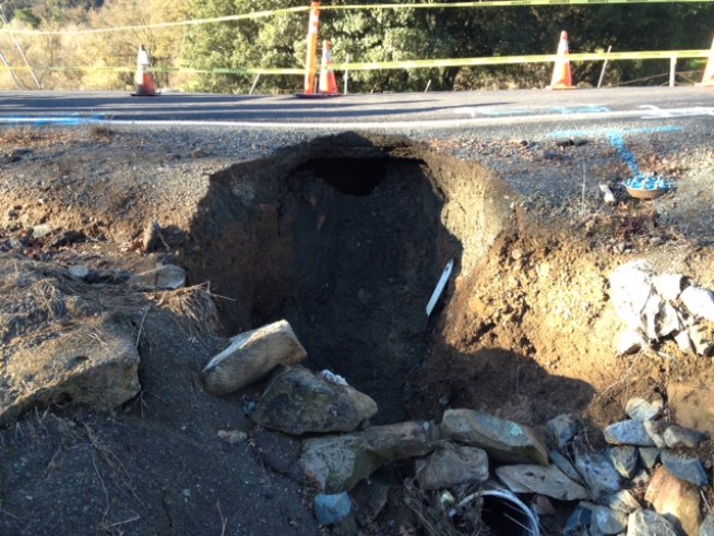 Contra Costa County s Public Works Department on Tuesday closed Marsh Creek Road between Deer Valley Road and Pine Lane in Clayton because of a large sinkhole forming. Christie Smith reports.
