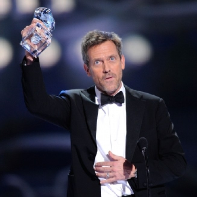 Hugh Laurie, Carrie Underwood, ‘Dark Knight’ Win At People’s Choice Awards