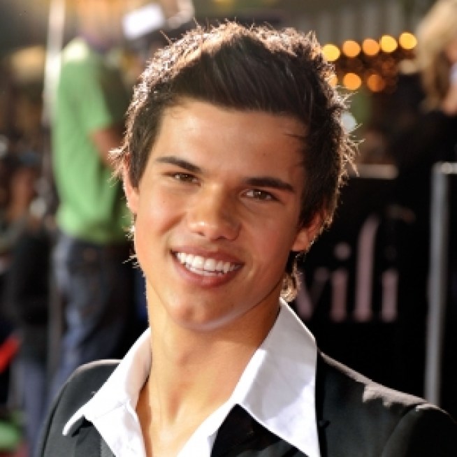Confirmed: Taylor Lautner To Howl In ‘New Moon’