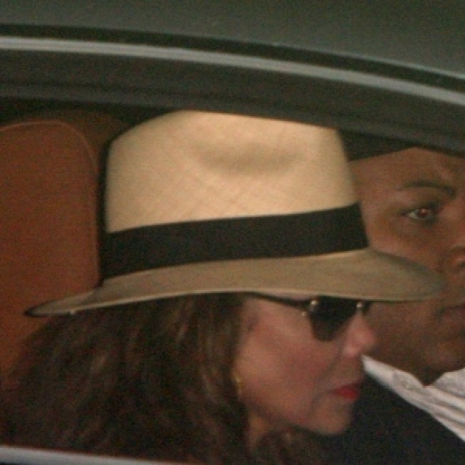 Report: Michael Jackson Family Members Gather At Forest Lawn For Private Viewing