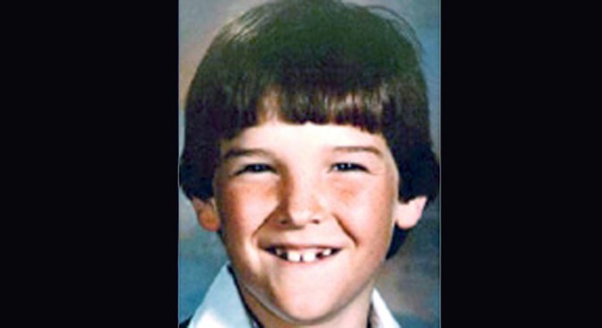 A home in San Francisco was searched in connection with the 1984 disappearance of ten year old Kevin Collins. Jean Elle reports.