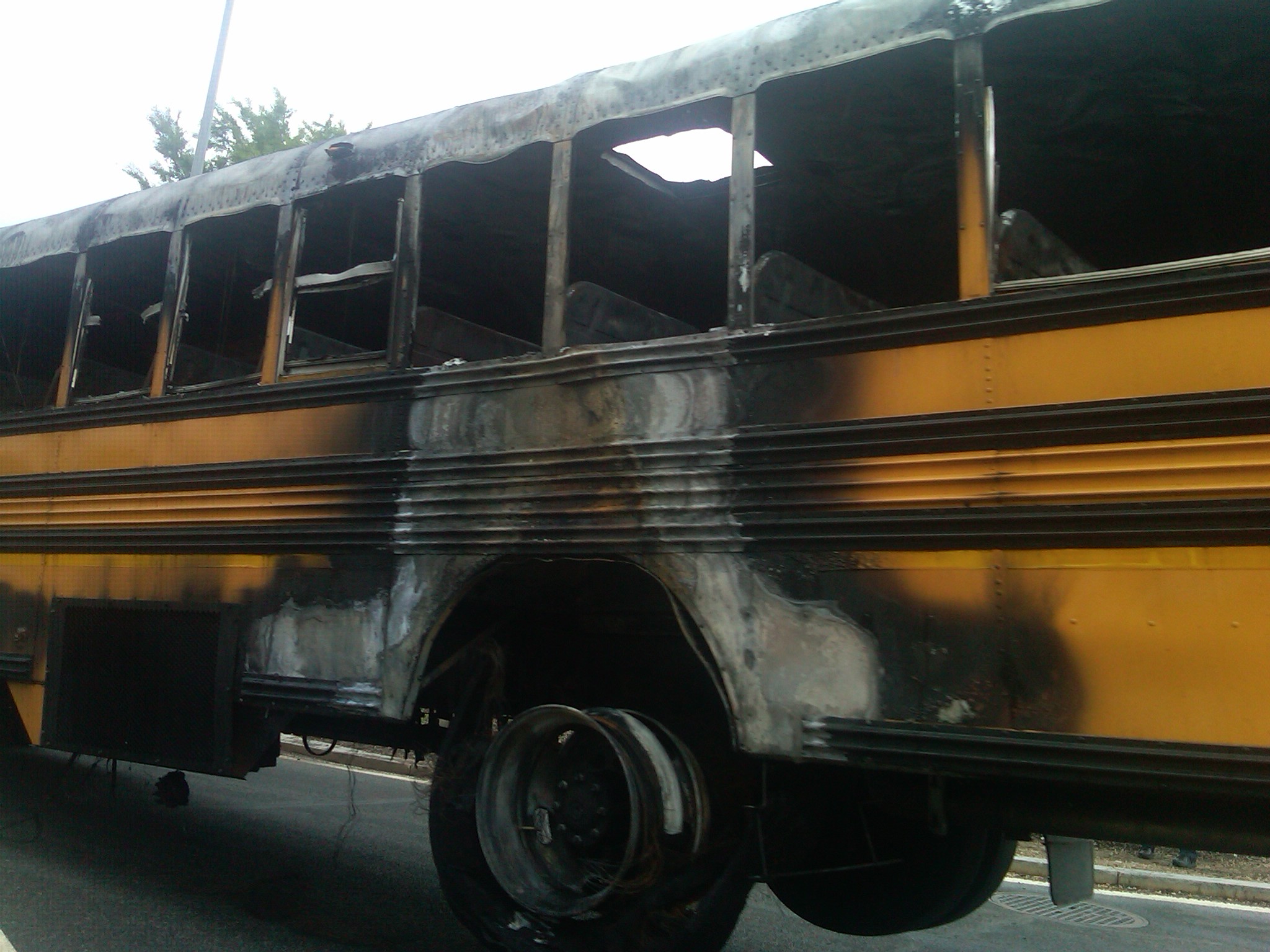 The+charred+bus+that+was+removed+from+the+Third+Street+Tunnel.