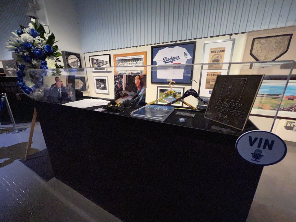 Dodgers Honor Vin Scully With Heartfelt Ceremony