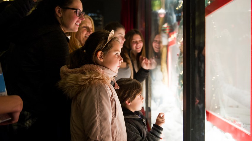 024_10940_MacysSFSPCAHolidayWindow_11162018_Bestof_3393