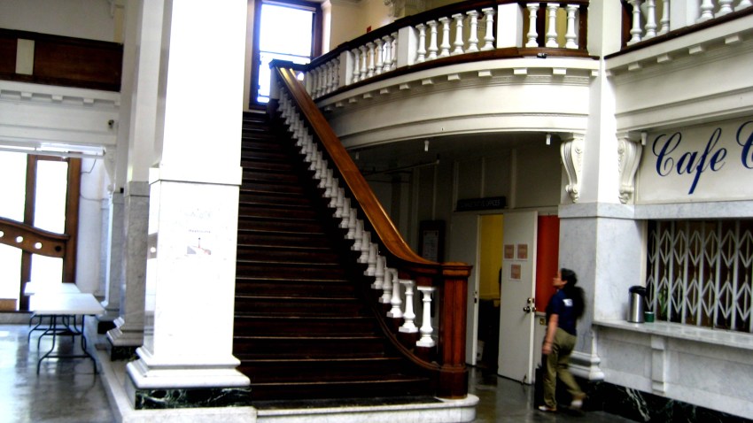 063009lobby2