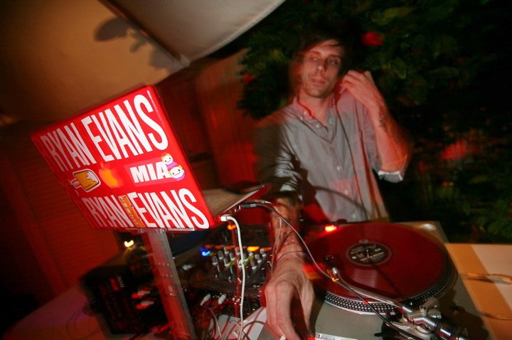 674214681CH00158_Wild_Card_
