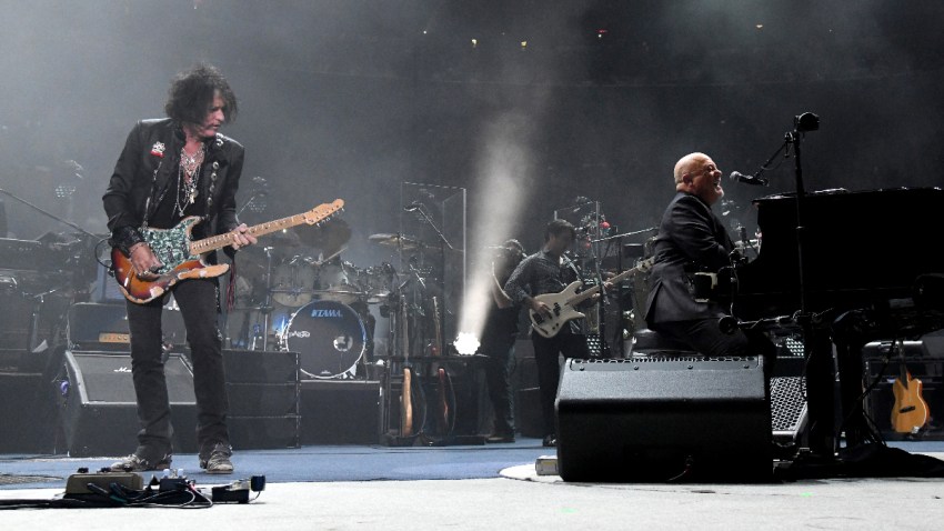 775256990LS002_Billy_Joel_P