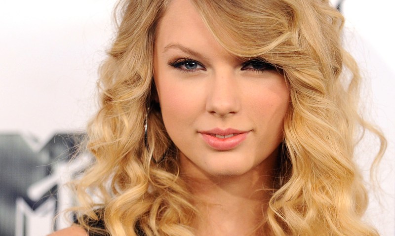 Taylor Swift Taylor Lautner Share A Hockey Date Nbc Bay Area