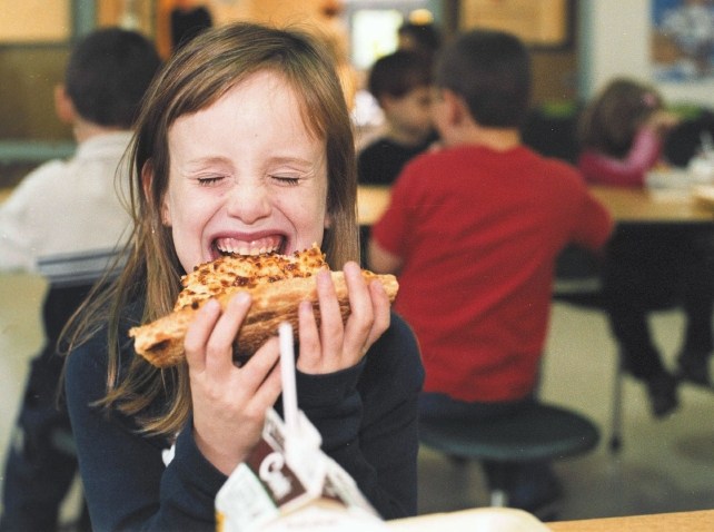 412106_01_schoolcafeteria